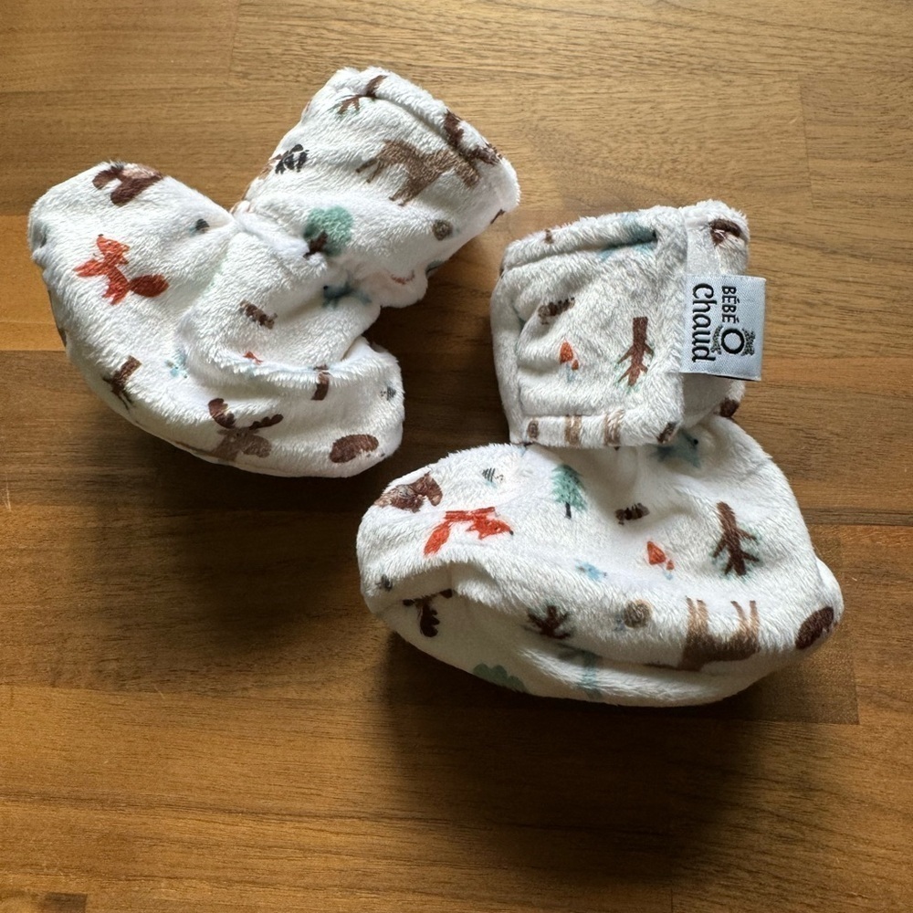 Bébé O Chaud minky forest theme slippers size 0-3 months